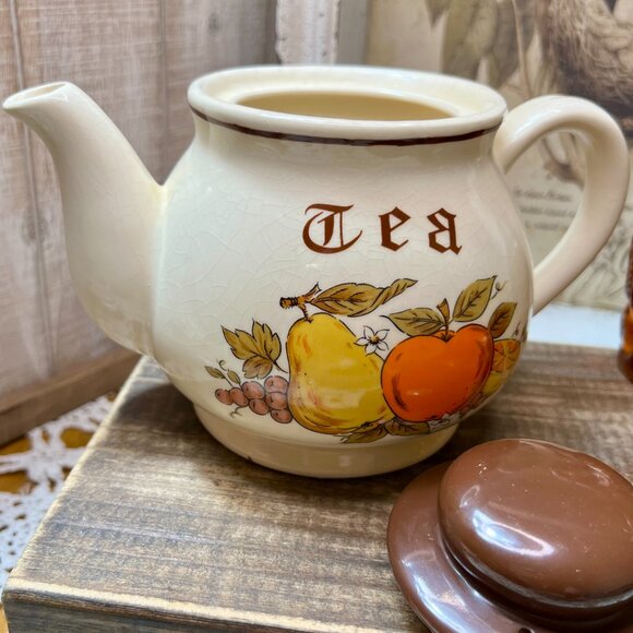 Vintage Retro TEApot with Fruit design - Beautifully Crazed Vintage Teapot - Picture 8 of 10